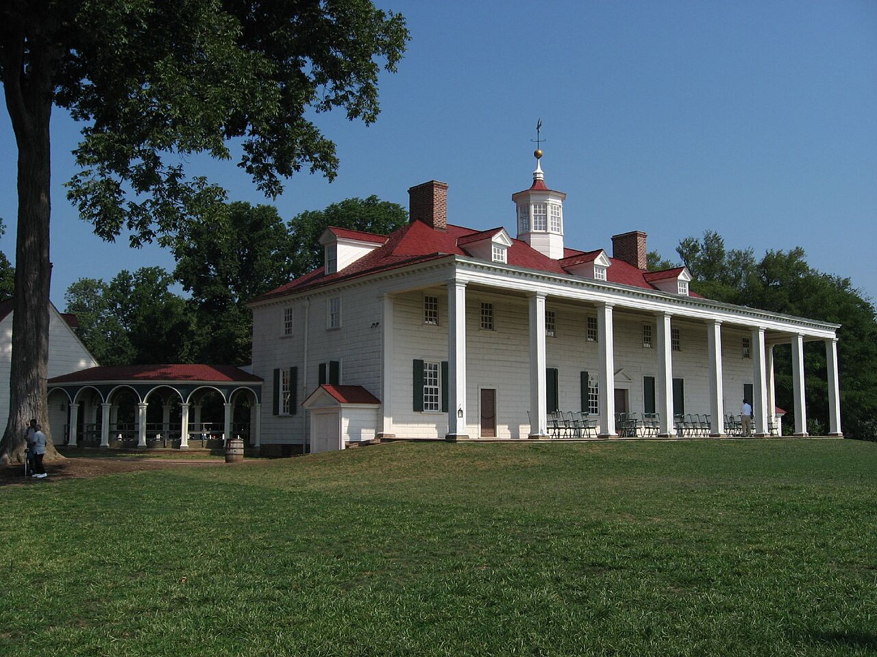 The white mansion at Mount Vernon with a red roof and a long porch